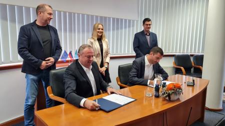 Podpis gradbene pogodbe za Kozlov rob, 4.6 (1)